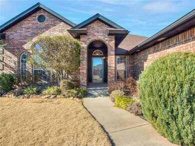 613 Loyd Ln, Moore, OK 73160 - photo 2