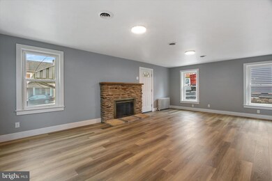 311 W 3rd St, Waynesboro, PA 17268 - photo 5