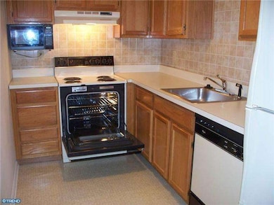 750 E Marshall St unit 709, West Chester, PA 19380 - photo 6