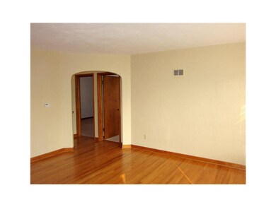 Living Room. Arched doorways