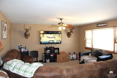 1409 Jarvis Dr, Manhattan, KS 66502 - photo 2