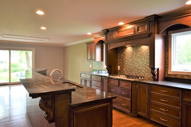 28W691 Douglas Rd, Naperville, IL 60564 - photo 7