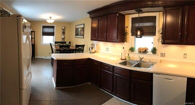 Beautiful large eat in kitchen
