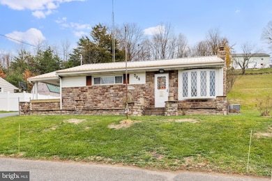 208 Fulton St, Hancock, MD 21750 - photo 5