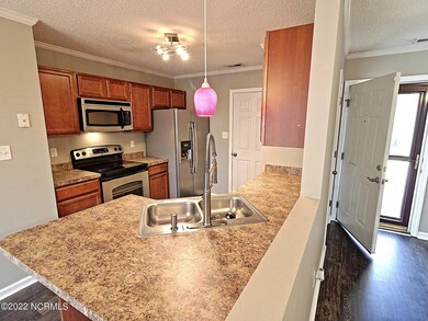 302 Parkwood Dr, Jacksonville, NC 28546 - photo 6