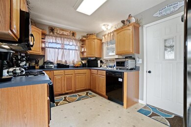 215 W Logan St, Markle, IN 46770 - photo 5