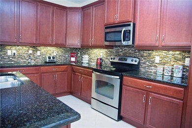 2526 Sapphire Greens Ln, Sun City Center, FL 33573 - photo 7