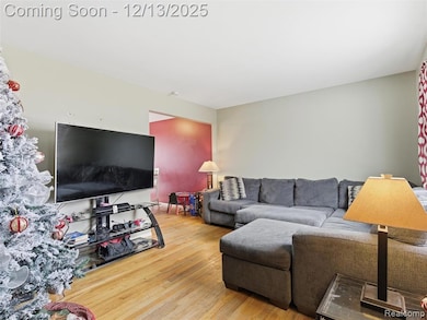 8207 Dartmouth Dr, Warren, MI 48093 - photo 2