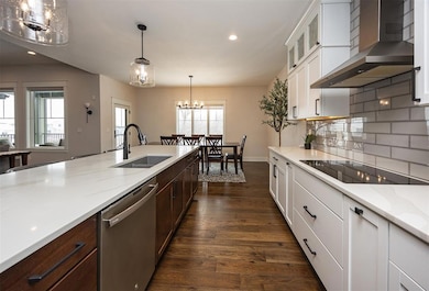 15034 Walnut Meadows Dr, Urbandale, IA 50323 - photo 7