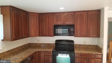 13867 Laura Ratcliff Ct, Centreville, VA 20121 - photo 7