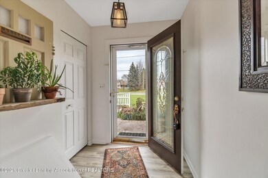 06-9437-W-Pierson-Rd-WindowStill-Real-Es