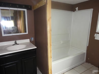 863 N Market St, Andrews, IN 46702 - photo 5