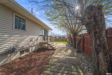 749 W 53rd St, Davenport, IA 52806 - photo 4