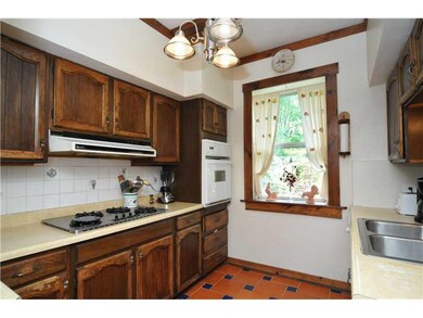 Kitchen. Ceramic Floor & Back Splash