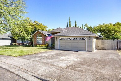 656 Vincent Ave unit 3, Central Point, OR 97502 - photo 2