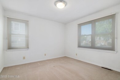7-web-or-mls-1009 Peter Road_07