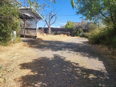 324 N 3rd St, Klamath Falls, OR 97601 - photo 3