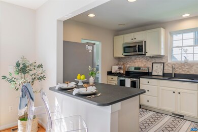 324 8th St NW, Charlottesville, VA 22903 - photo 6