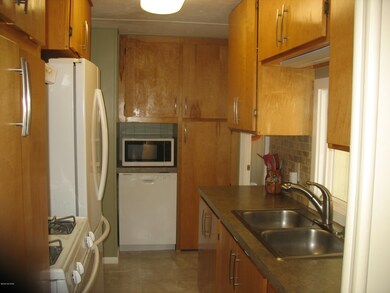 5658 Box R Kitchen (1)