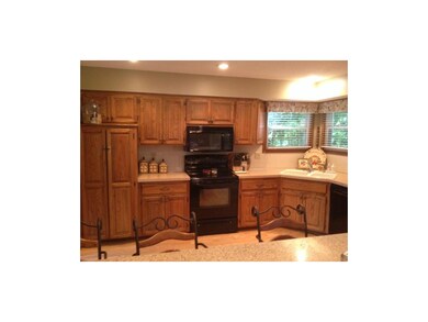 Kitchen has a pantry and lot's of cabinet/counter 
