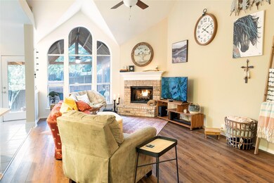 913 Providence St, Denton, TX 76205 - photo 4