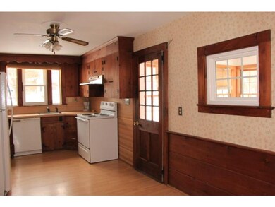 15 Pleasant St, Bellows Falls, VT 05101 - photo 2