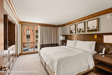 StRegisB40_HiRes_22111604