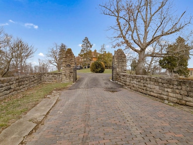 1860 Mccoy Rd, Huntington, WV 25701 - photo 2