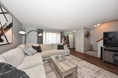 10152 W Whitnall Edge Dr unit E, Franklin, WI 53132 - photo 3