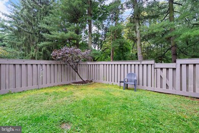 20523 Strath Haven Dr, Montgomery Village, MD 20886 - photo 4