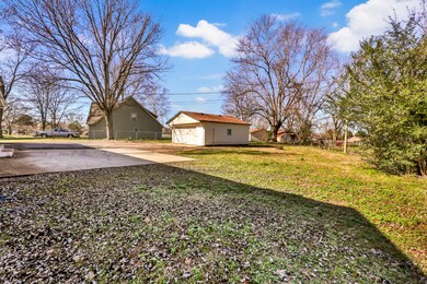 2206 Green Acres Dr, Clarksville, TN 37042 - photo 6