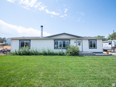 View of front facade with a front lawn