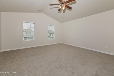 007-photo-primary-bedroom-14229051