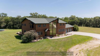 1910 9th St, Aurora, NE 68818 - photo 2