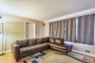 006_Living Room