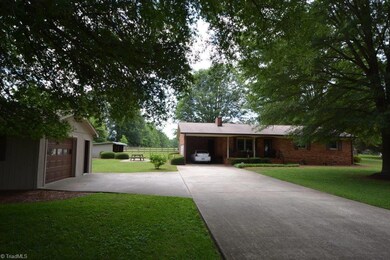 736 Foxfire Rd, Asheboro, NC 27205 - photo 2