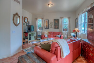 7 Living Room photo a