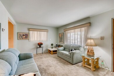 007 - 08 Living Room