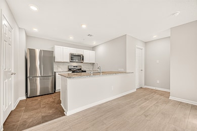 Kitchen & Breakfast Bar