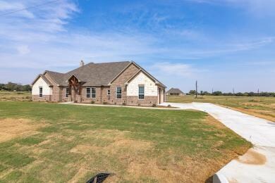 1021 Katie Ct, Azle, TX 76020 - photo 2