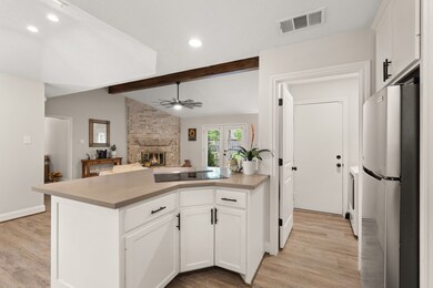 1304 Edinburgh Dr, Friendswood, TX 77546 - photo 7