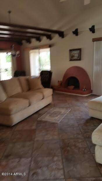 Brodessor Living room 5