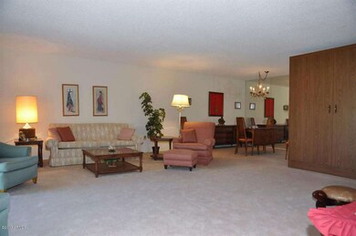 10722 W Hatcher Rd, Sun City, AZ 85351 - photo 7