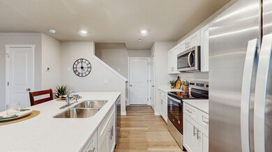 9436 Lovegrass Dr SW, Cedar Rapids, IA 52404 - photo 7