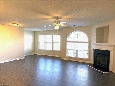 2600 Pennoak Way unit H, Greensboro, NC 27407 - photo 2