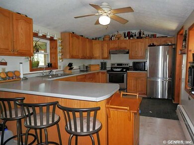 Kitchen. KITCHEN WITH BREAKFAST BAR