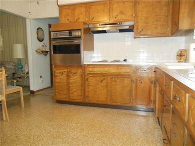 Eat-in kitchen