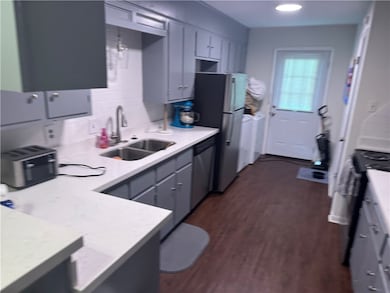 Kitchen with tasteful backsplash, a sink, light co