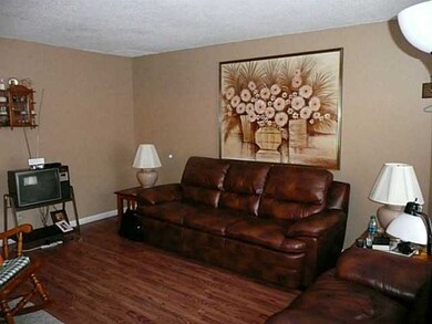 2415 Lisbon Dr, Columbus, OH 43232 - photo 6