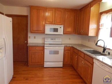 3922 SW 40th Terrace, Topeka, KS 66610 - photo 5